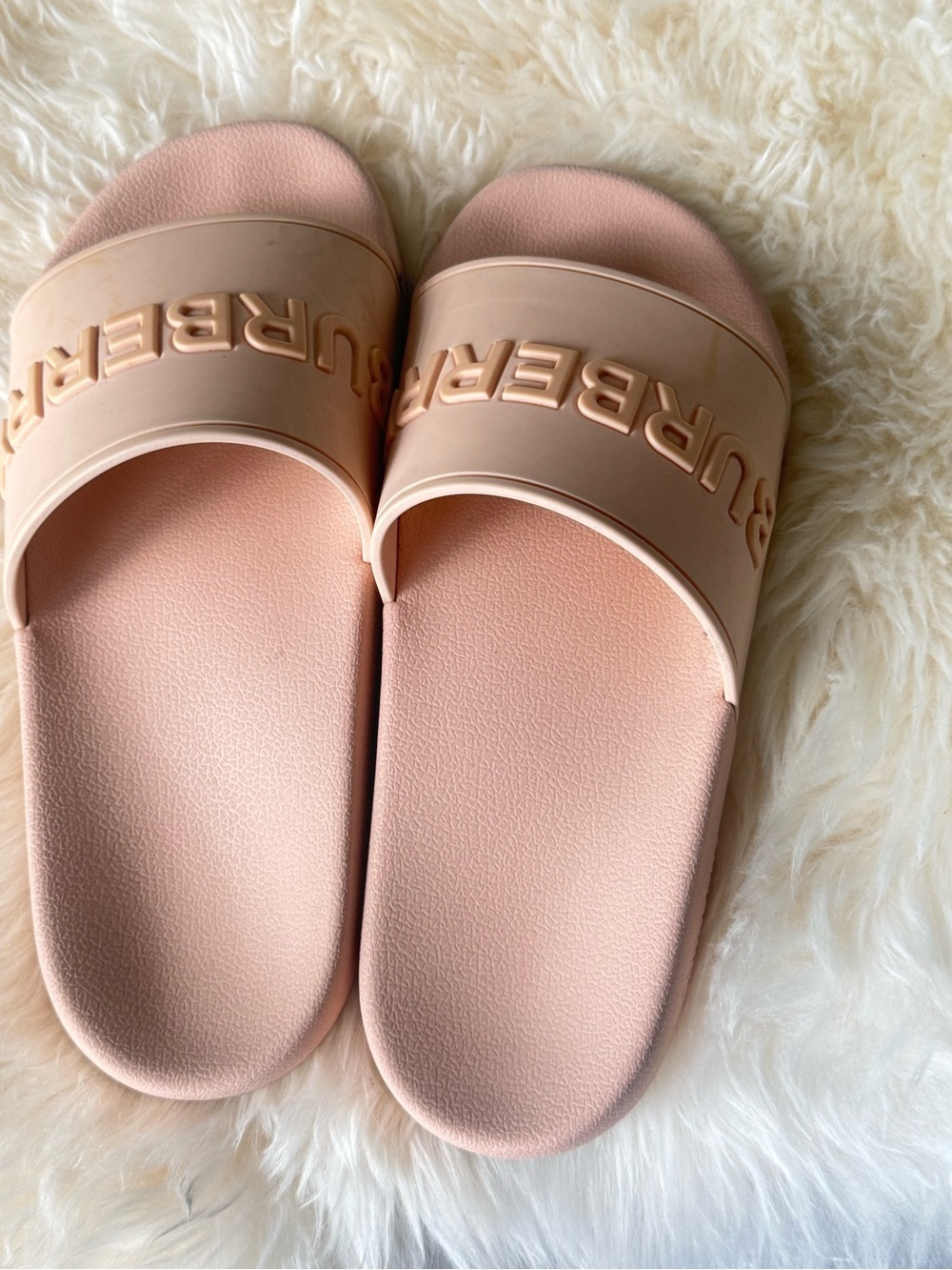 Burberry Pale Pink Rubber Logo Slide Sandals - Picture 3 of 4